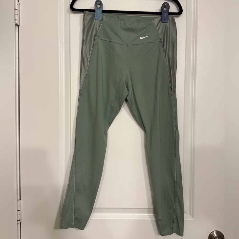 Nike Dri-FIT One Luxe Icon Clash 7/8 Leggings in Sage Green Size L